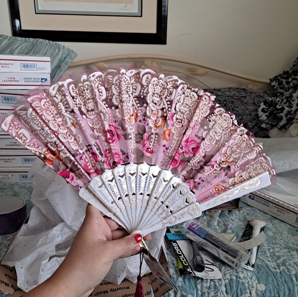 Makeup-mystery beauty box. - Picture 3 of 12